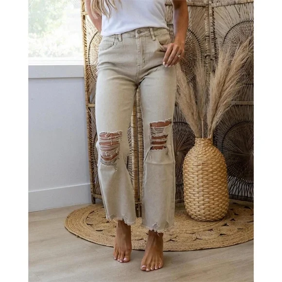 Zenana Outfitters Distressed Cropped Jeans Light Camel - Picture 1 of 3